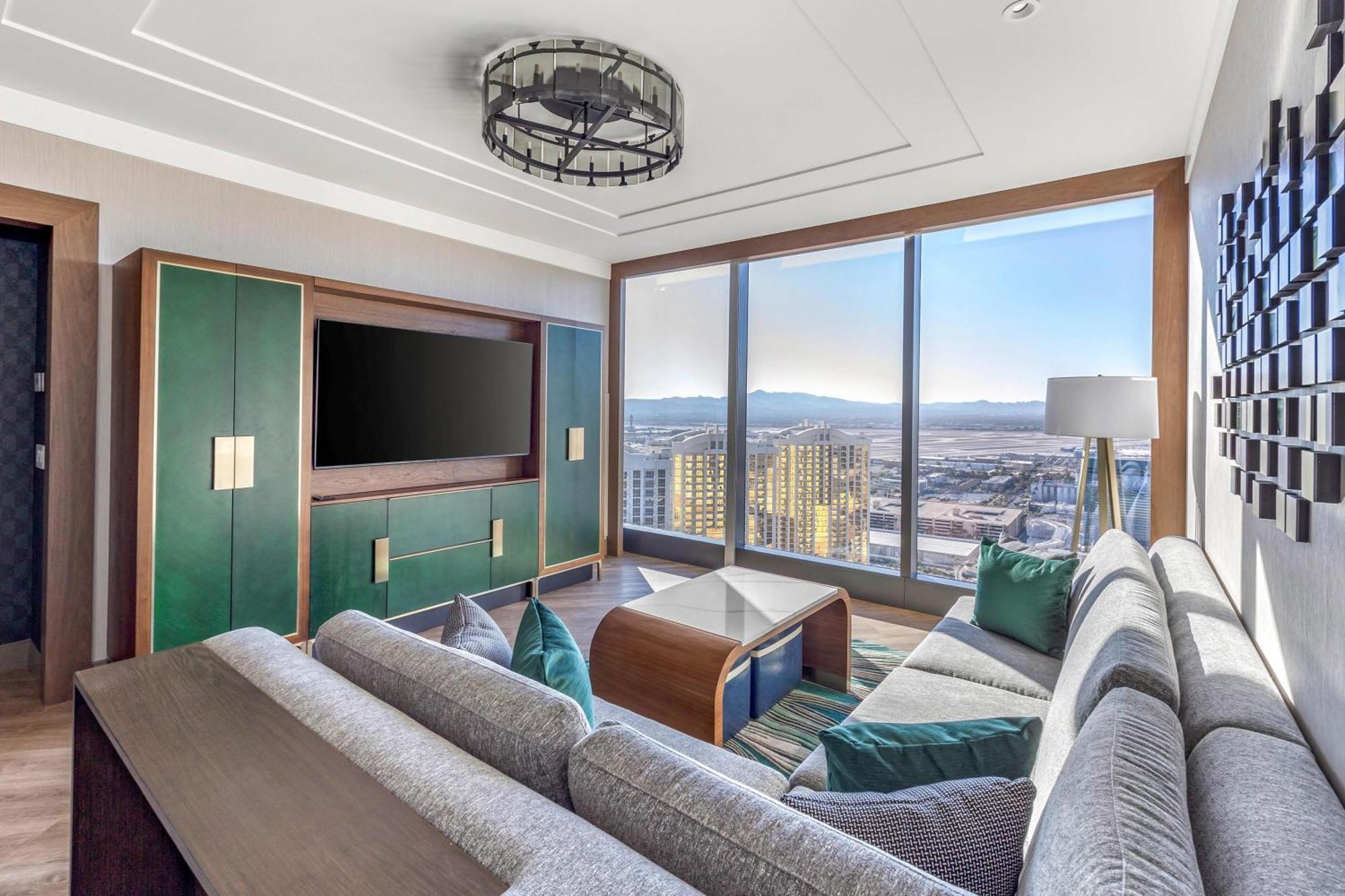 Premium One-Bedroom King Suite Sofa Bed